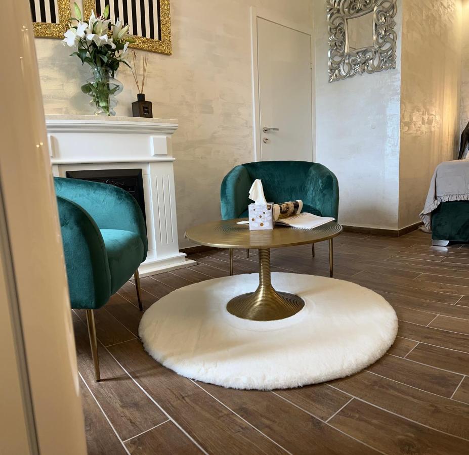 La Dolce Vita Luxury II Apartments With Best Free Private Parking In Center Pula Exterior foto