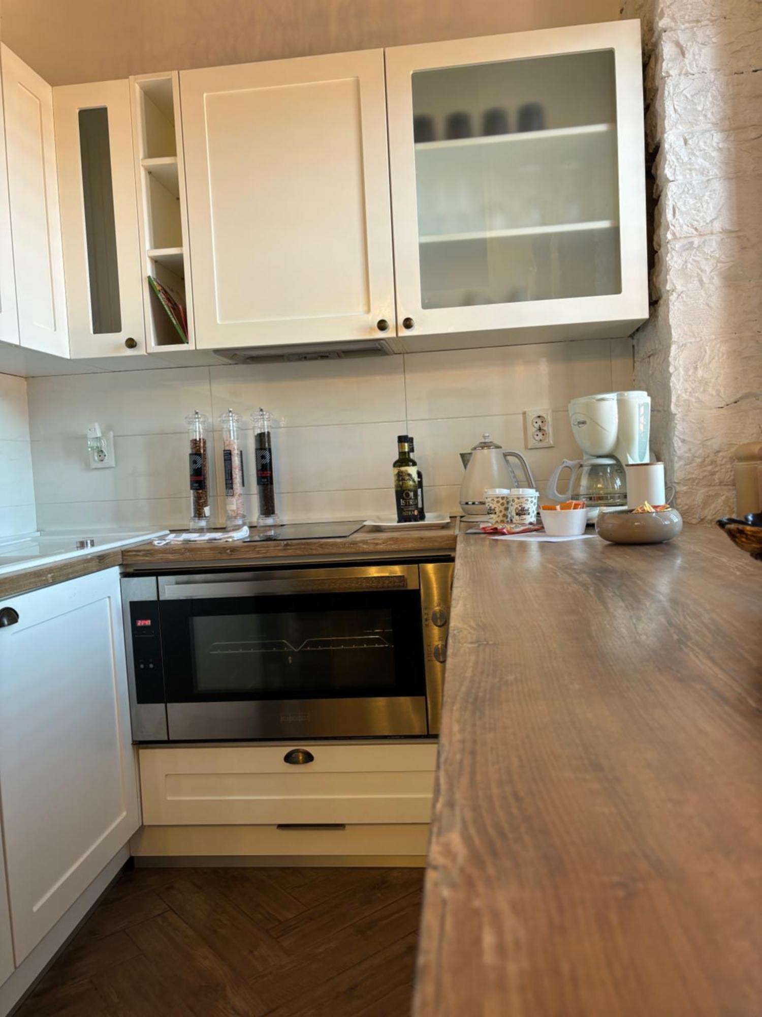 La Dolce Vita Luxury II Apartments With Best Free Private Parking In Center Pula Exterior foto